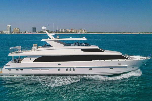 Discover the stunning Hargrave 100 motor yacht CynderElla for sale