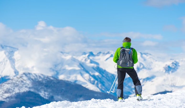 The Best Ski Goggles for Sunny, Cloudy, and Everything-In-Between Days