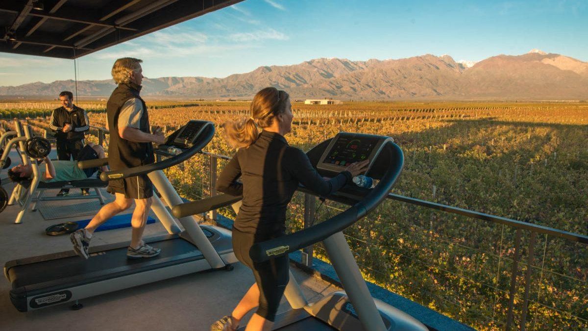 How Hotel Gyms in Singapore Can Boost Your Staycation Fitness – What to Know and What to Bring